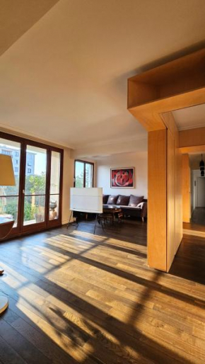Big & calm familial apartment with balcony, car parking and free wifi